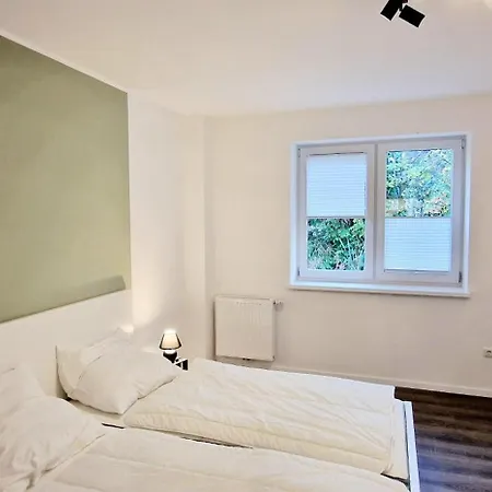 Strandallee 10 *